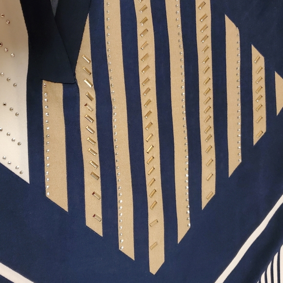 XL Women's Long Tunic top. - Picture 3 of 6